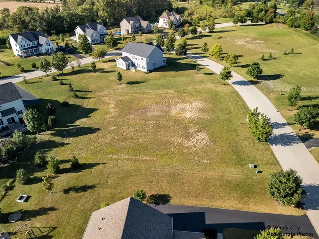 a picture of a lake view