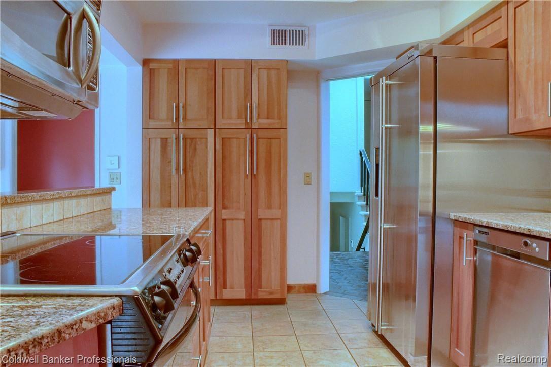 18878 Hannan Road New Boston, MI 48164 - Photo 11 of 42 011-Kitchen_4th_View.jpg