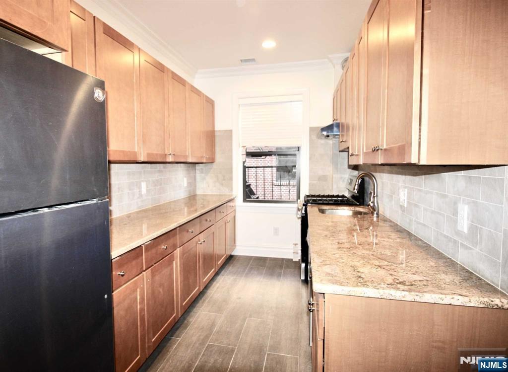855 Broad Avenue, Unit 54 Ridgefield, NJ 07657 - Photo 1 of 22 Gallery Image 1