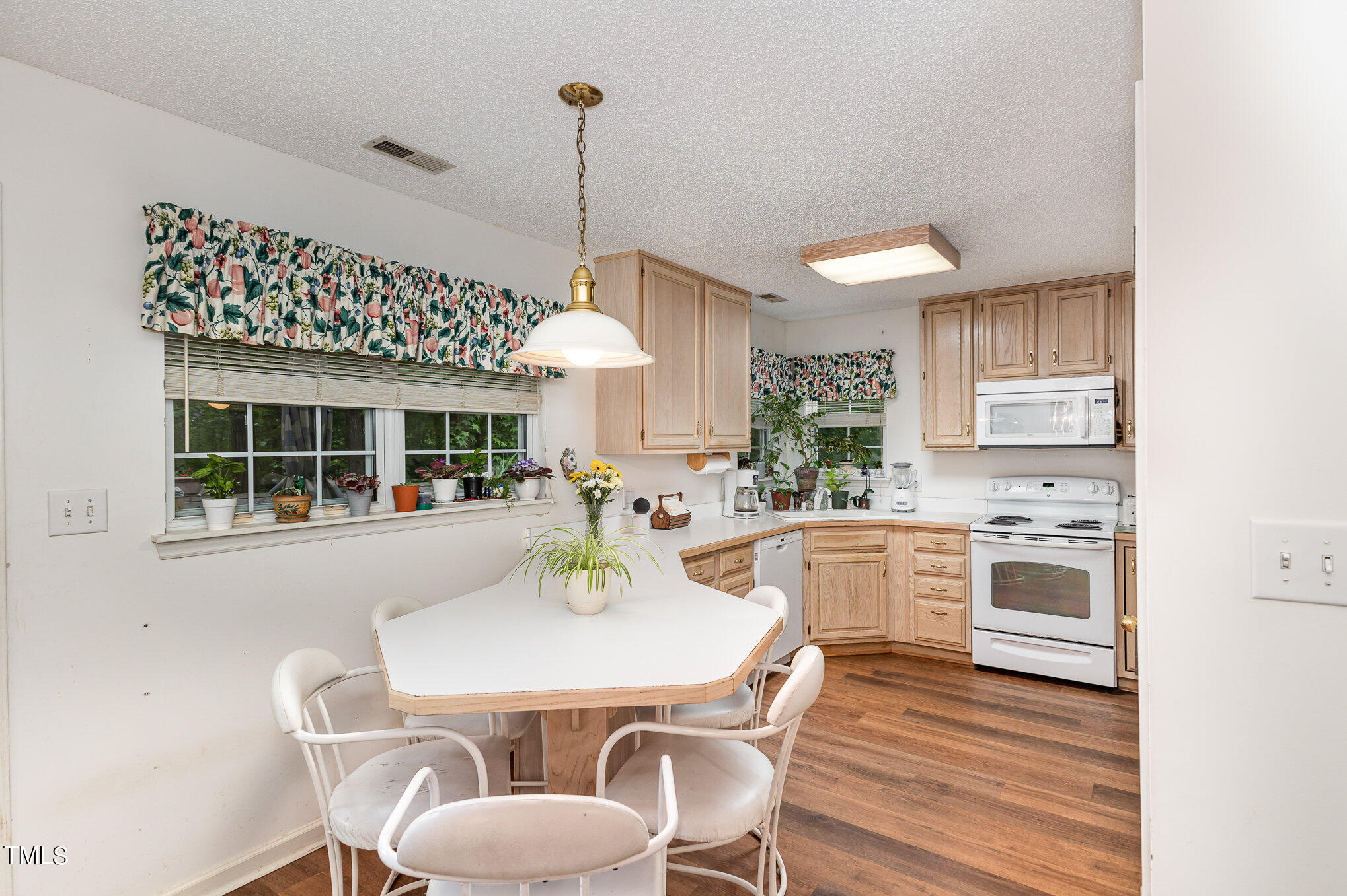 5604 Blacket Court Raleigh, NC 27604 - Photo 6 of 17 015_bc4a5573-edit