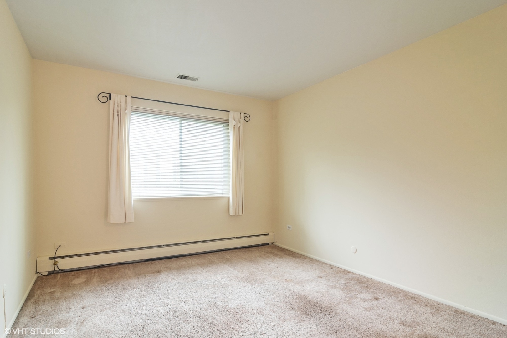 2407 East Brandenberry Court, Unit 1L Arlington Heights, IL 60004 - Photo 9 of 10 an empty room with a window
