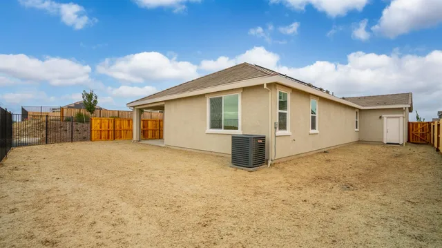a view of a house with backyard and a space