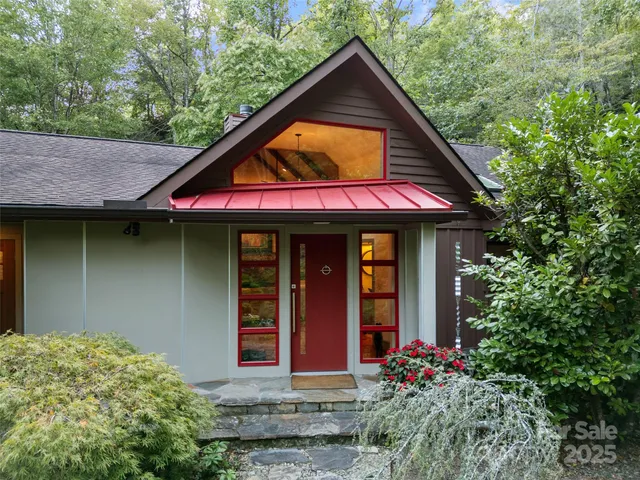 a view of a house with a small yard