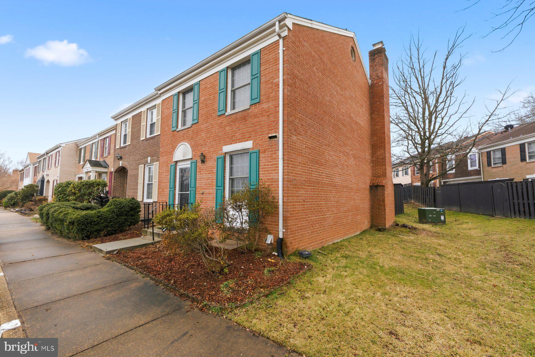 7233 Evanston Road Springfield, VA 22150 - Photo 2 of 40