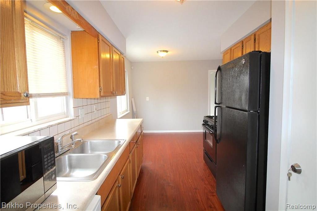 8407 Harding Center Line, MI 48015 - Photo 6 of 13