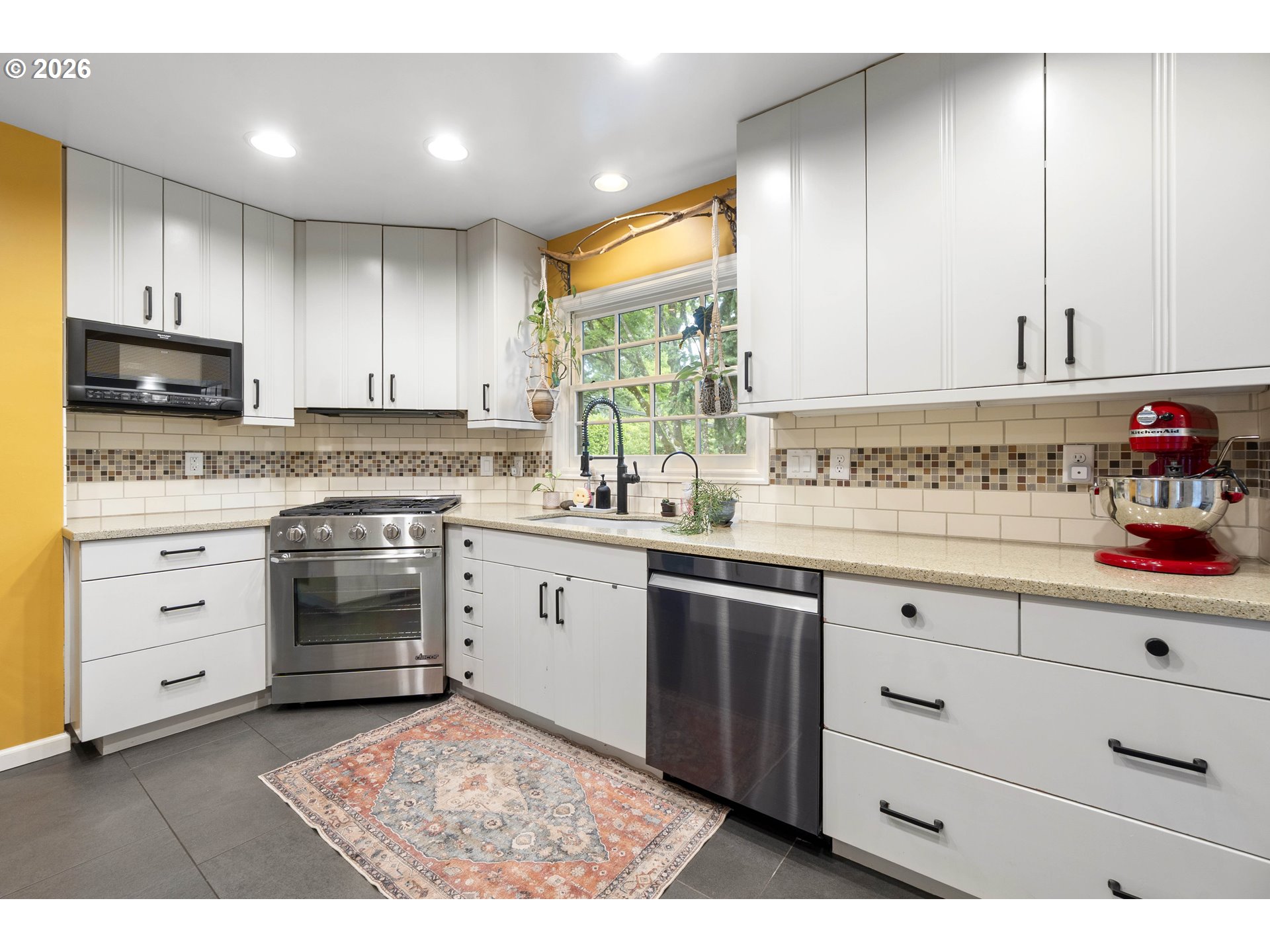 8435 Southwest 11th Avenue Portland, OR 97219 - Photo 18 of 47