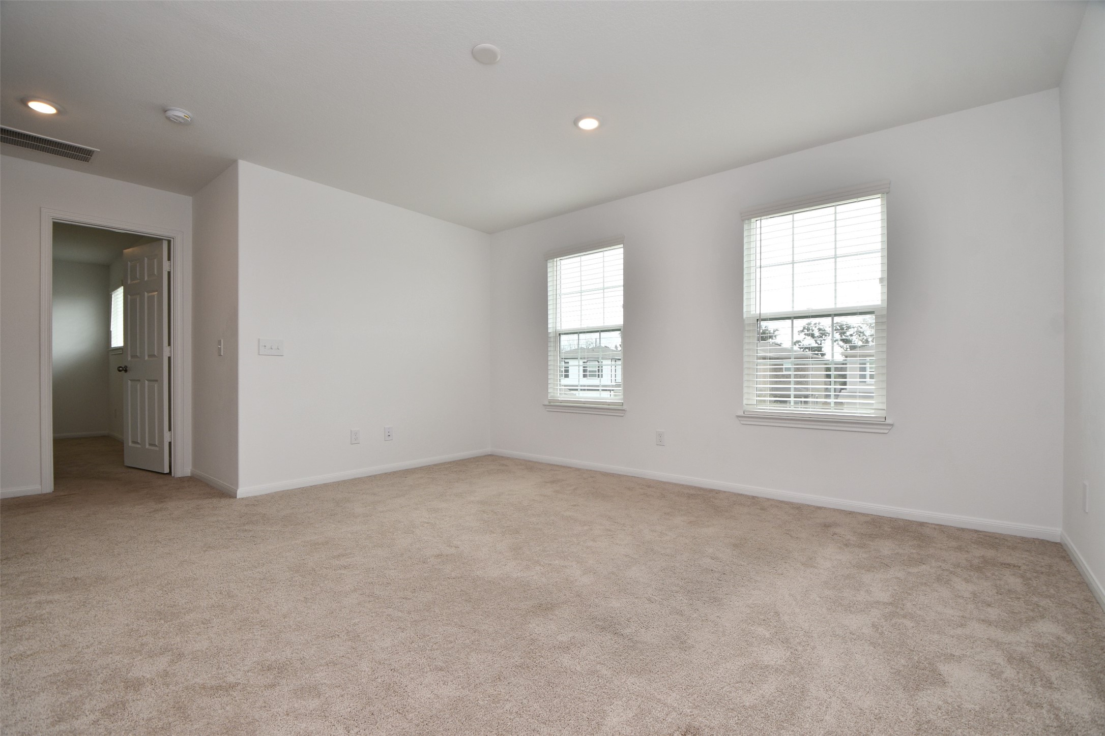 7329 Madison Commons Lane Houston, TX 77075 - Photo 18 of 22 an empty room with windows and closet