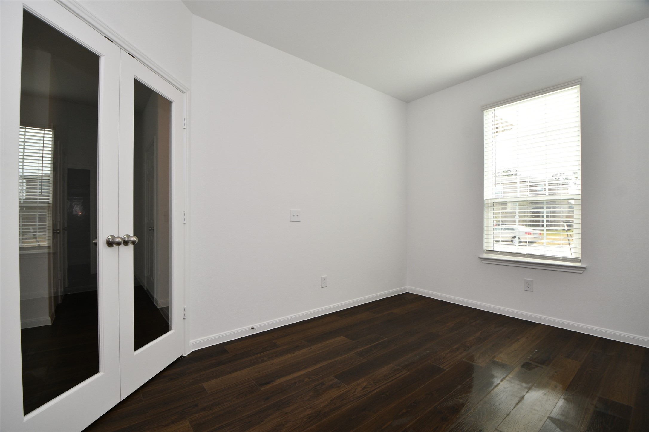 7329 Madison Commons Lane Houston, TX 77075 - Photo 5 of 22 an empty room with wooden floor and windows