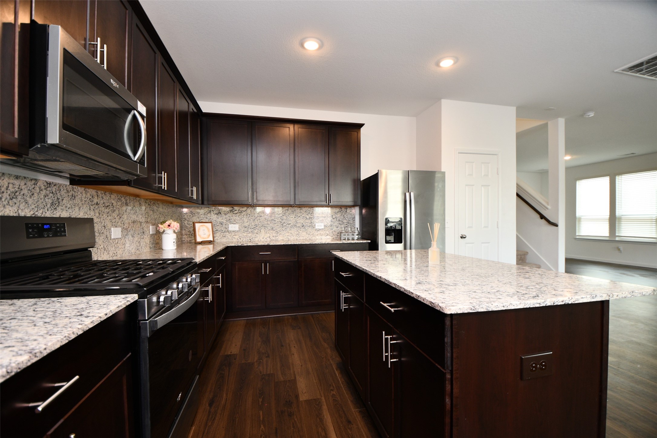 7329 Madison Commons Lane Houston, TX 77075 - Photo 10 of 22 a kitchen with stainless steel appliances granite countertop a sink a stove and a refrigerator
