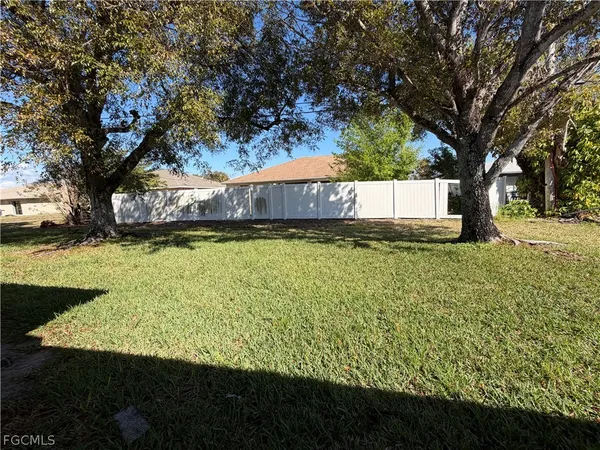 $1,100 | 3417 Southwest Santa Barbara Place, Unit 107, Cape Coral, FL 33914