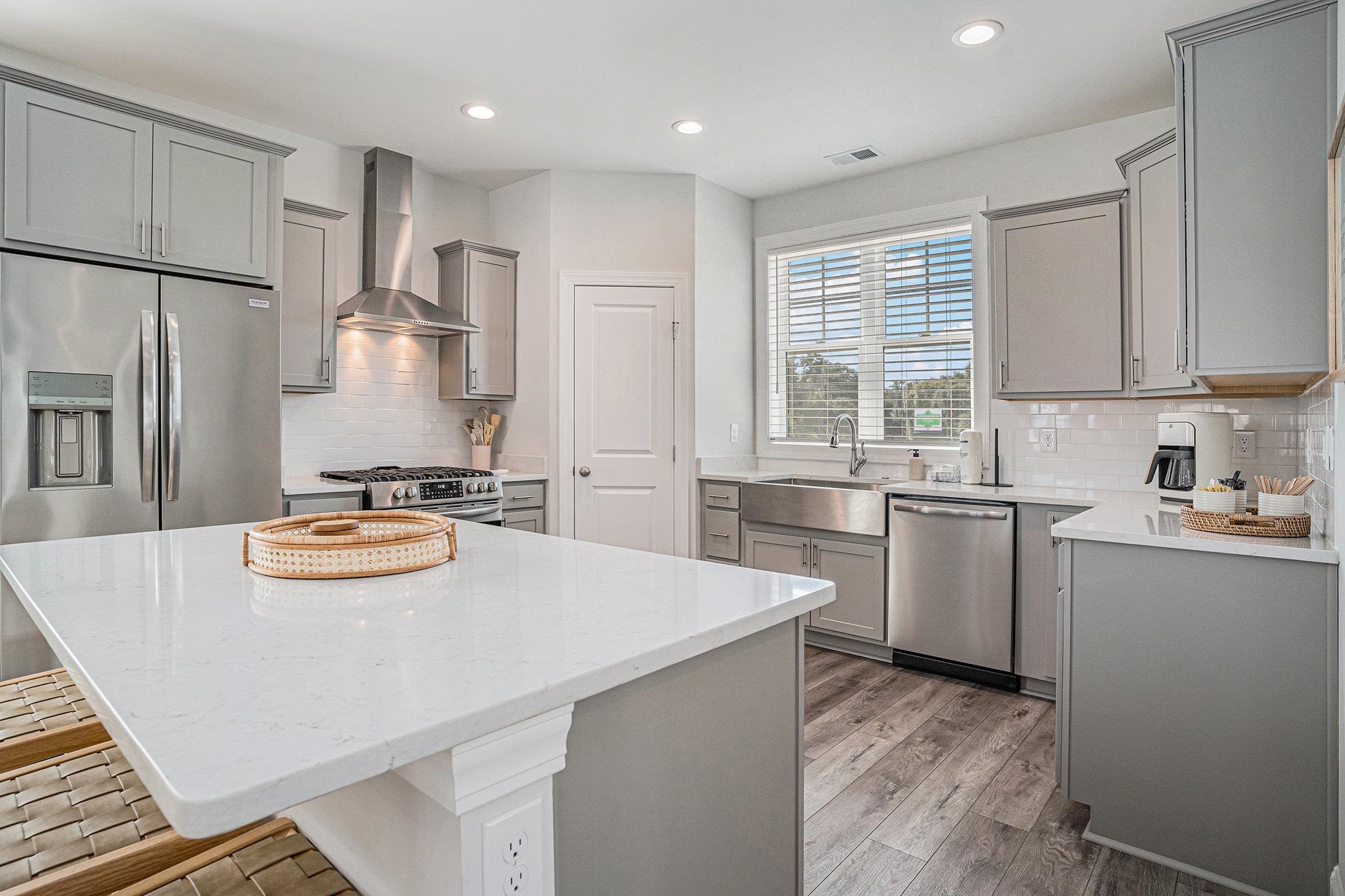 454 Wilcox Avenue Murrells Inlet, SC 29576 - Photo 3 of 39