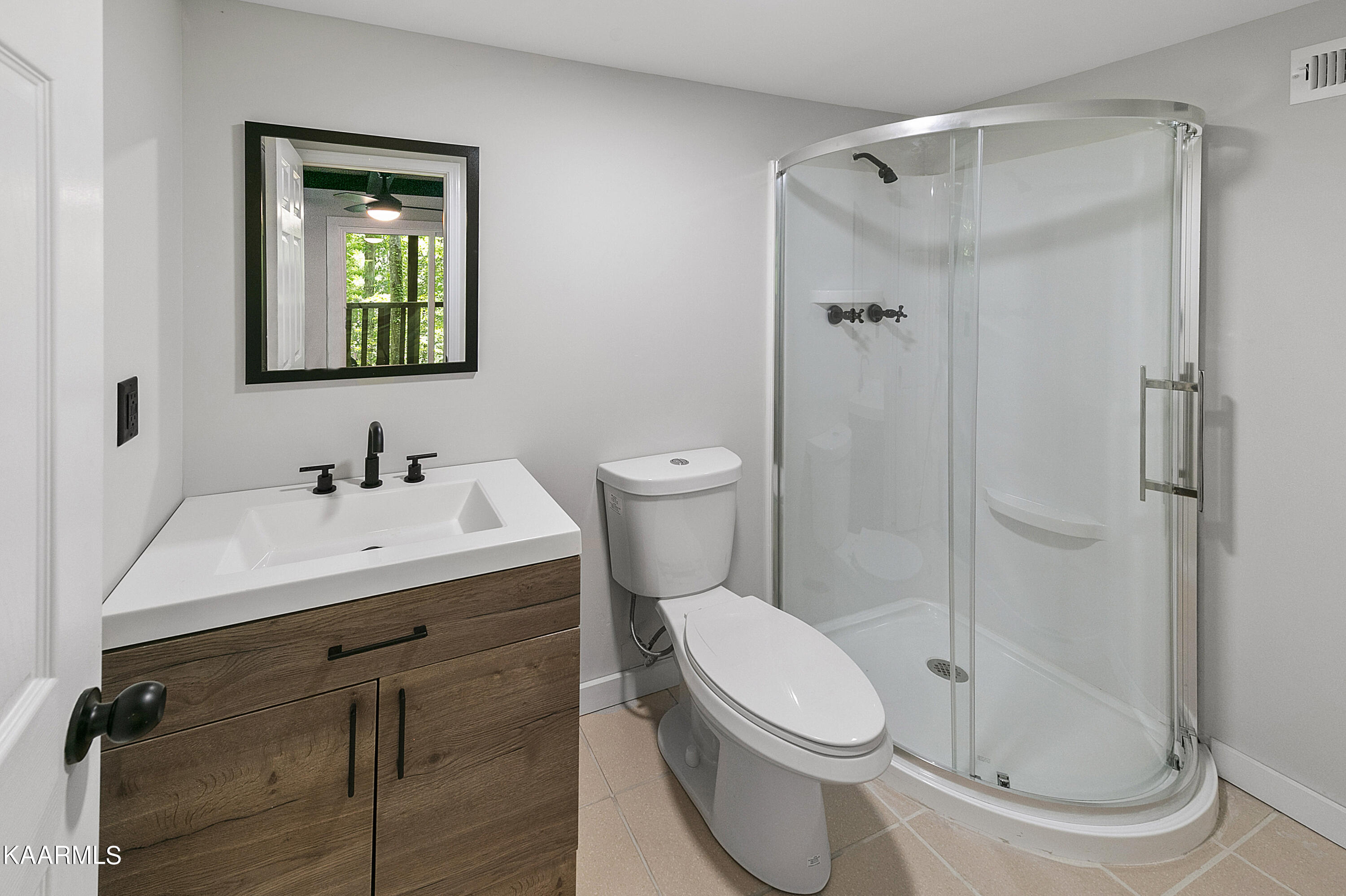 207 Cutter Gap Road Townsend, TN 37882 - Photo 26 of 39 Lower Level Ensuite