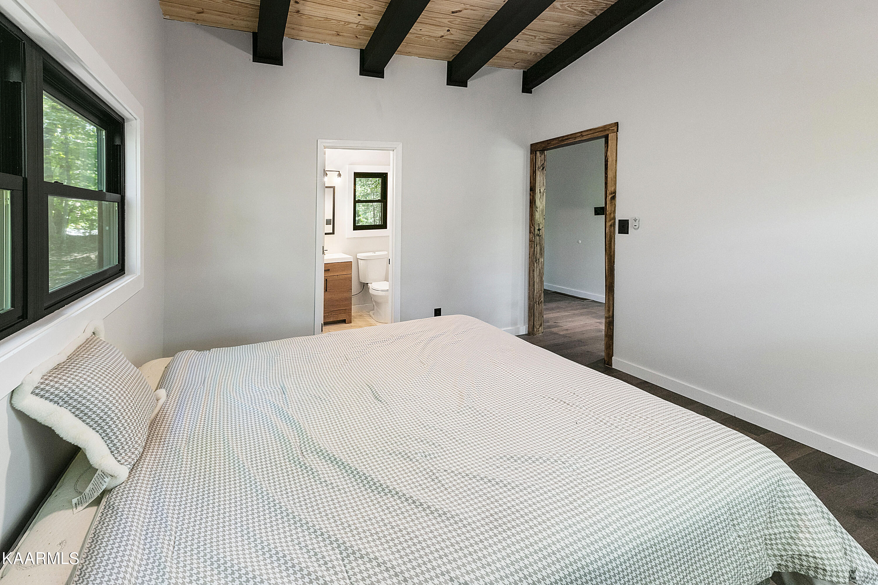 207 Cutter Gap Road Townsend, TN 37882 - Photo 8 of 39 Queen sized bed
