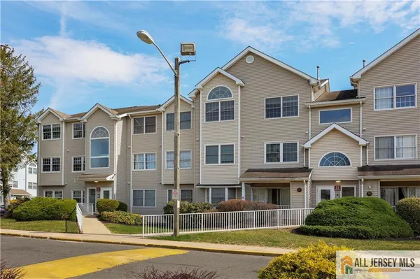 $219,500 | 1015 Edpas Road, Unit 1015, New Brunswick, NJ 08901