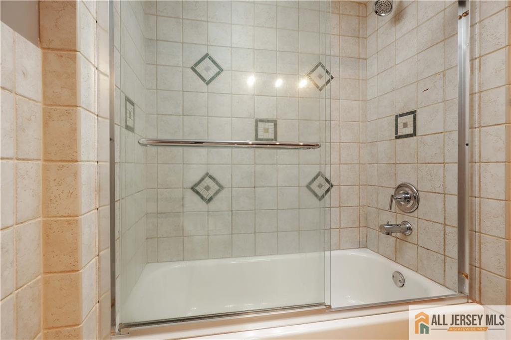 1015 Edpas Road, Unit 1015 New Brunswick, NJ 08901 - Photo 13 of 16