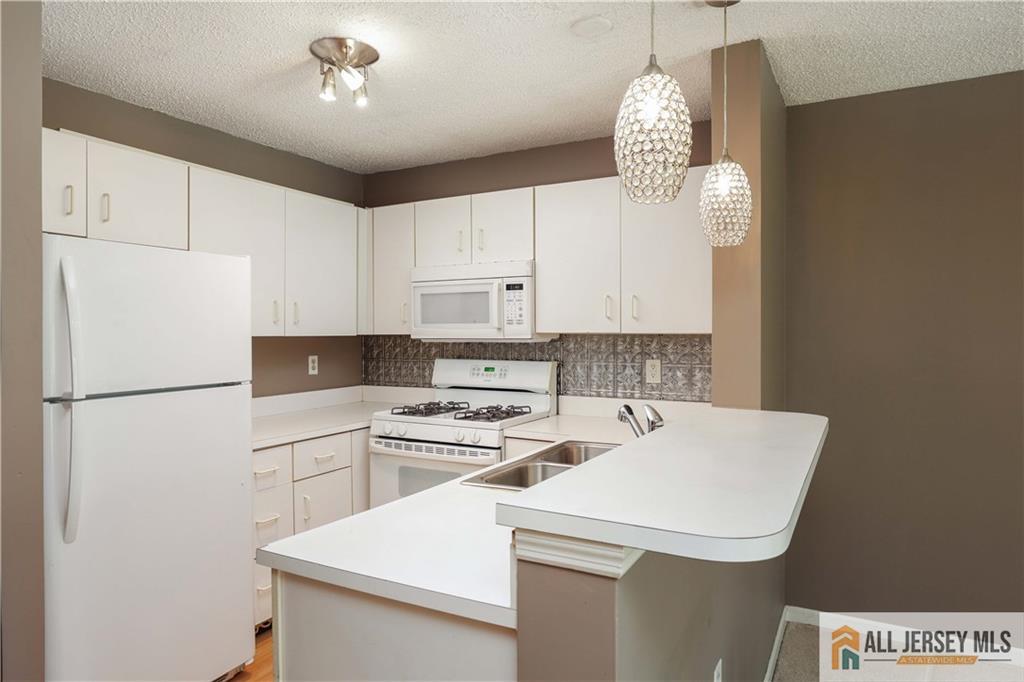 1015 Edpas Road, Unit 1015 New Brunswick, NJ 08901 - Photo 6 of 16