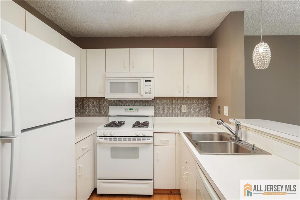 1015 Edpas Road, Unit 1015 New Brunswick, NJ 08901 - Photo 8 of 16