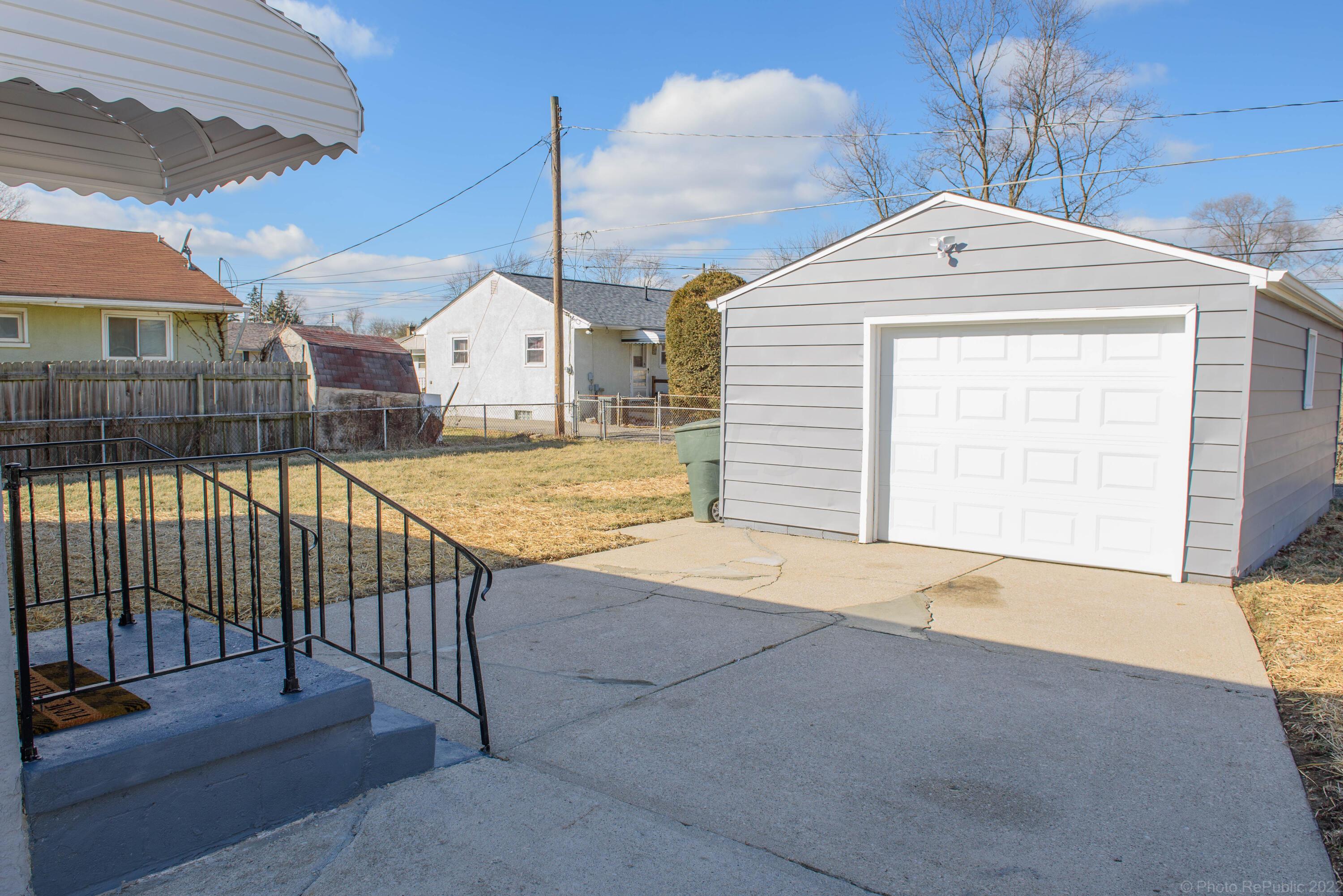 934 Reeb Avenue Columbus, OH 43207 - Photo 22 of 25 View of the Car Garage from the back door