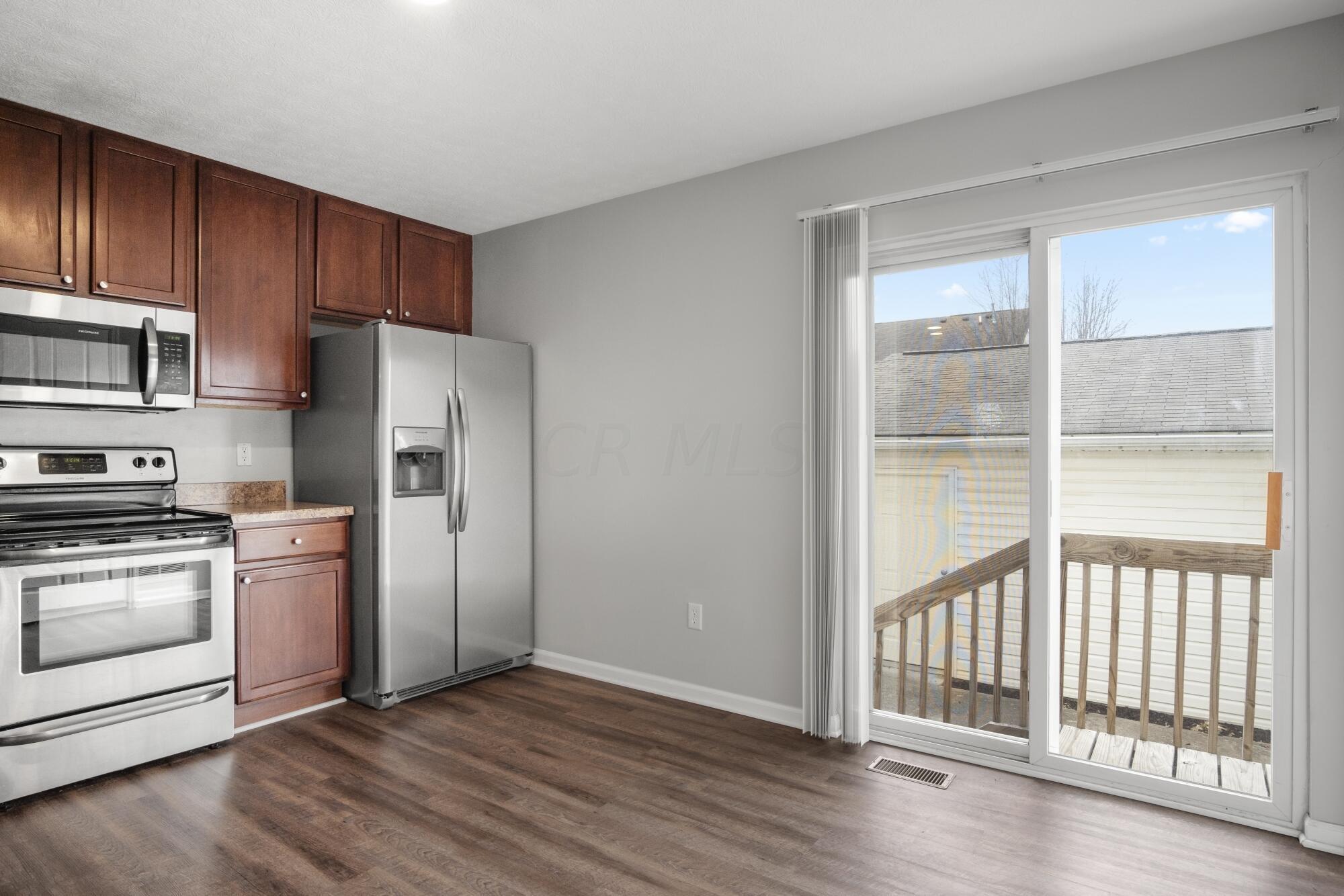 587 Lazelle Road Westerville, OH 43081 - Photo 9 of 25 033-587 Lazelle Rd