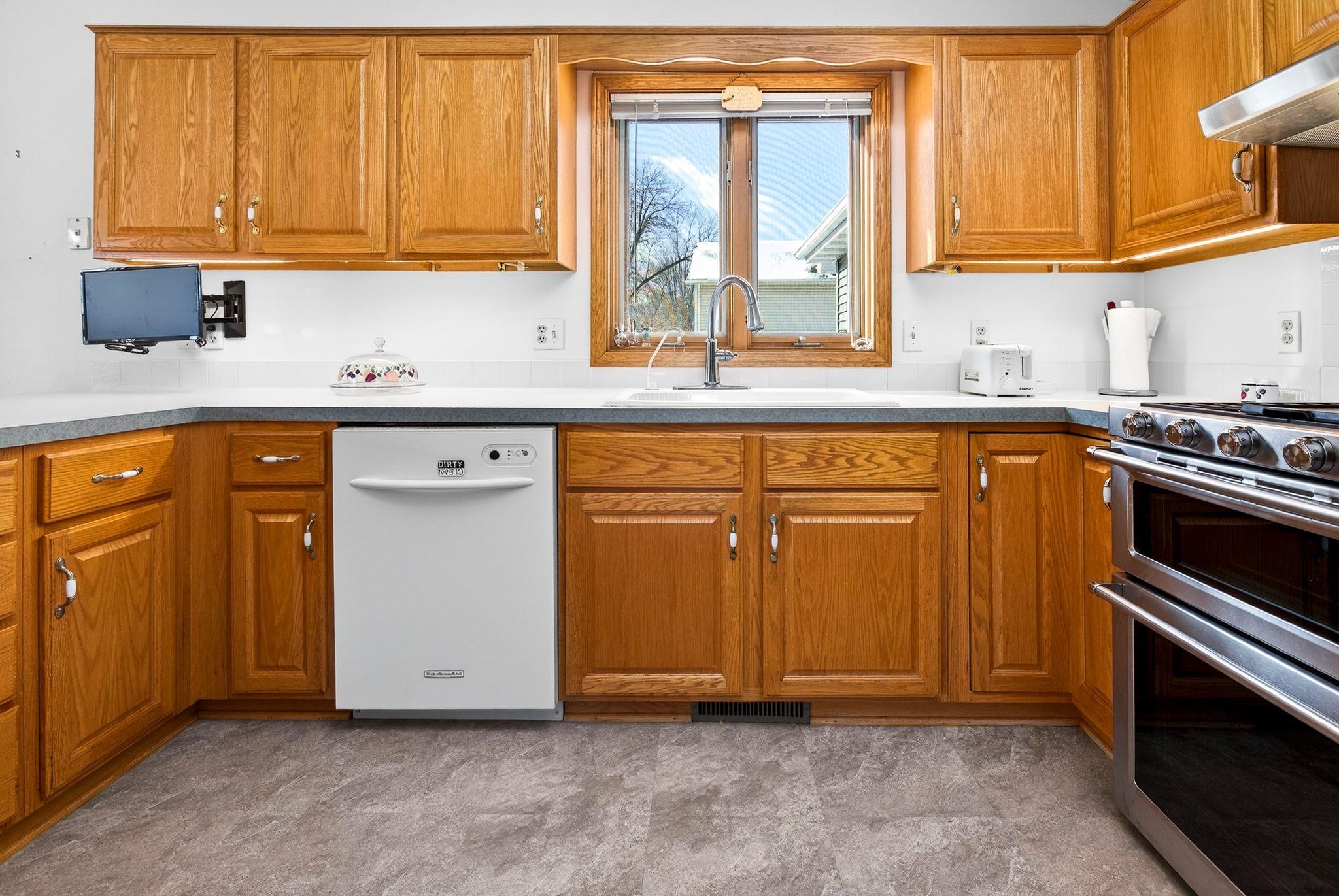 W2967 Farmstead Drive Appleton, WI 54915 - Photo 12 of 47