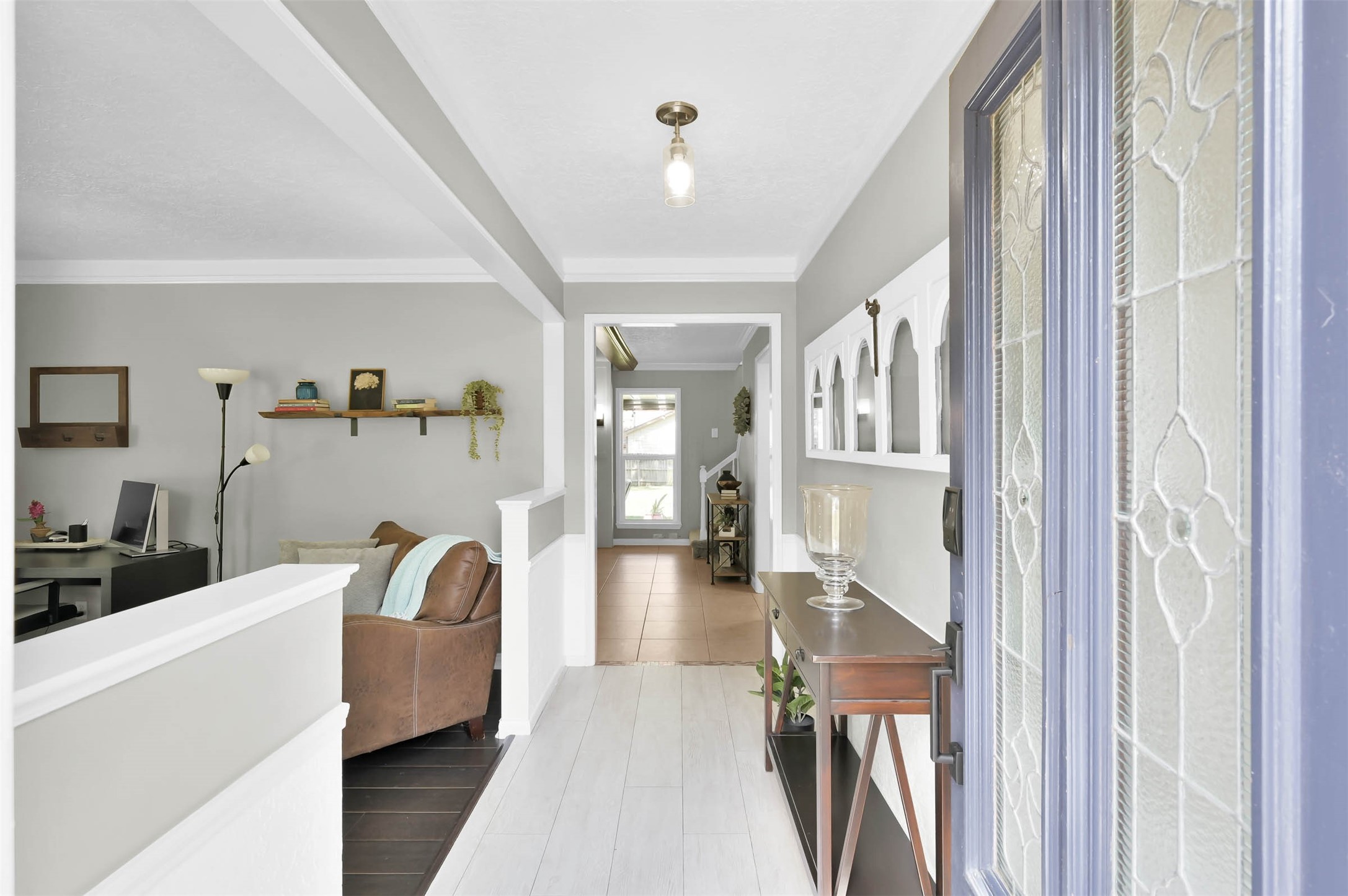 223 Birchwood Drive Spring, TX 77386 - Photo 3 of 40 a living room with furniture and a table