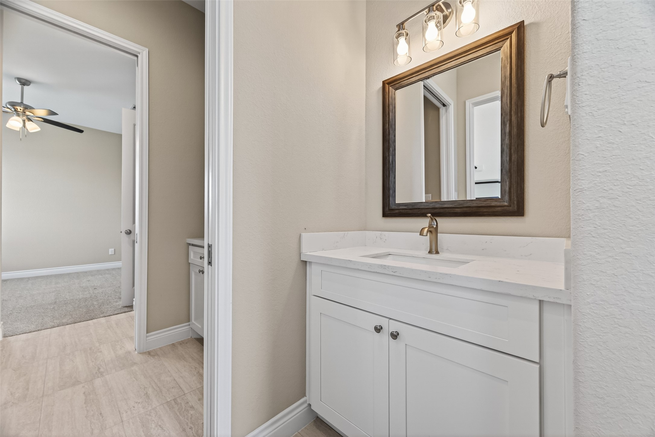 803 Lily Lane Rosharon, TX 77583 - Photo 23 of 36 Jack & Jill Bathroom (vanity 1)