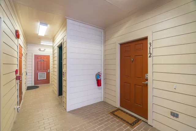 a view of entryway of a house