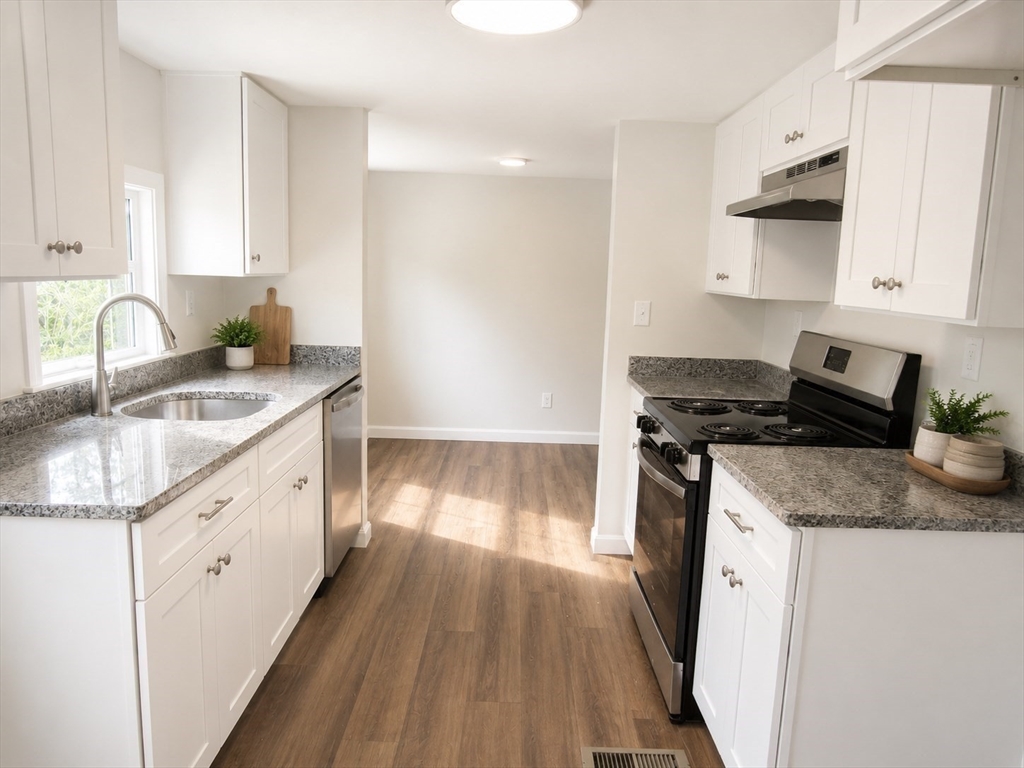 36 Longboat Road West Wareham, MA 02576 - Photo 4 of 18 Gallery Image 4