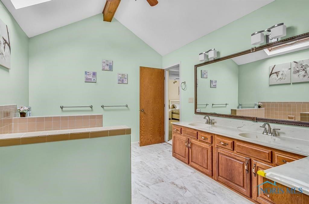 2709 Derby Road Toledo, OH 43615 - Photo 35 of 48 Primary Bathroom