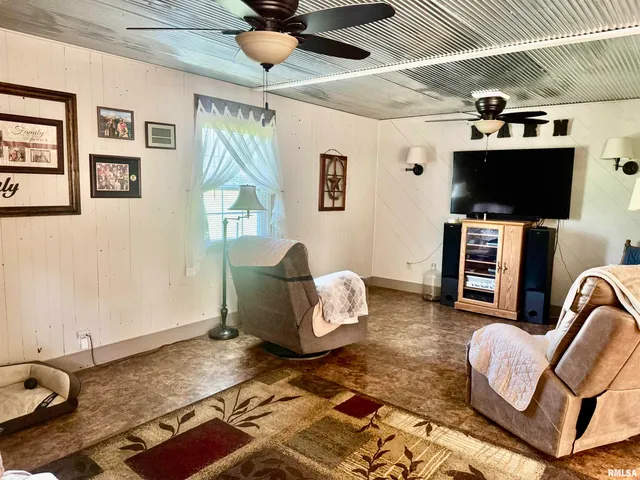 $284,000 | 1166 Community Beach Road, Centralia, IL 62801