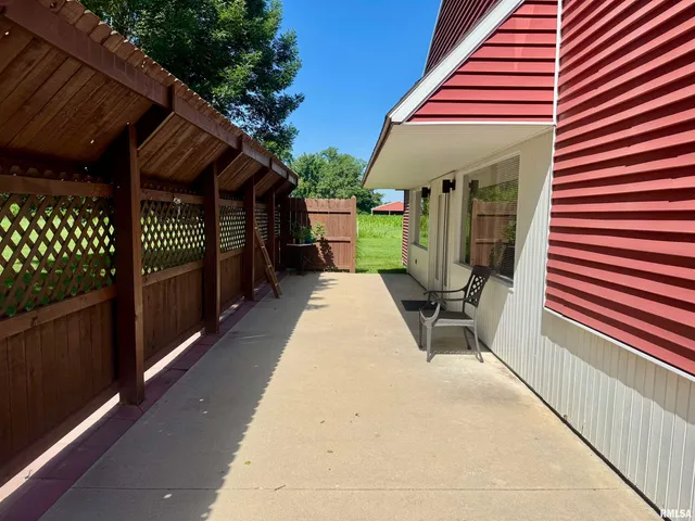 $284,000 | 1166 Community Beach Road, Centralia, IL 62801