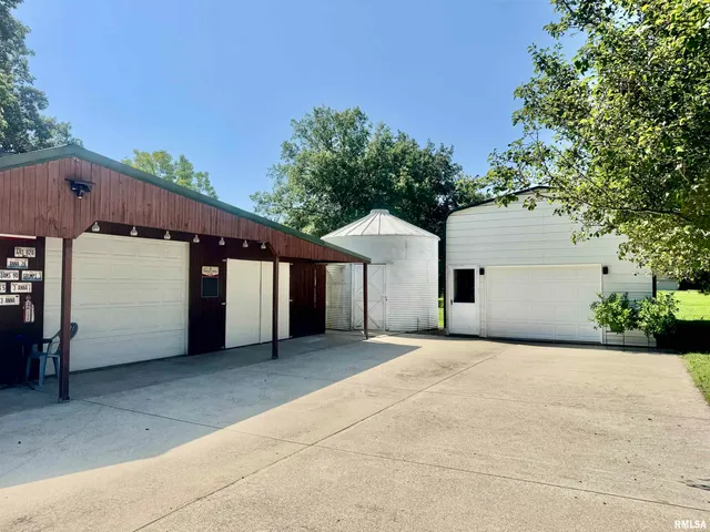 $284,000 | 1166 Community Beach Road, Centralia, IL 62801