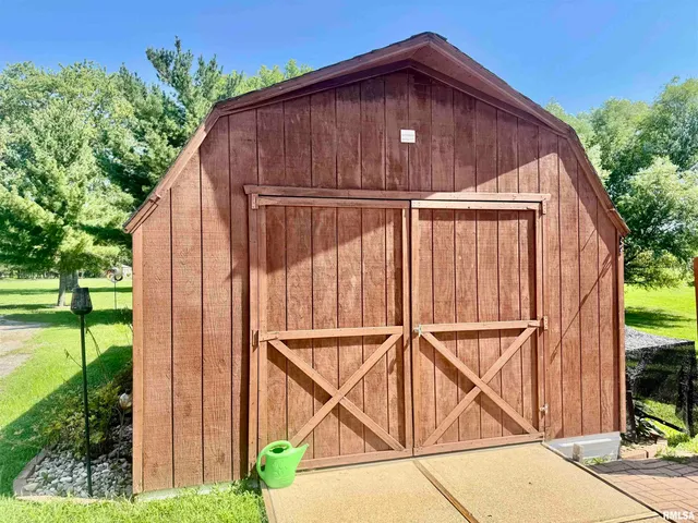 $284,000 | 1166 Community Beach Road, Centralia, IL 62801