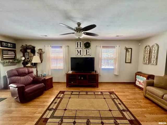 $284,000 | 1166 Community Beach Road, Centralia, IL 62801