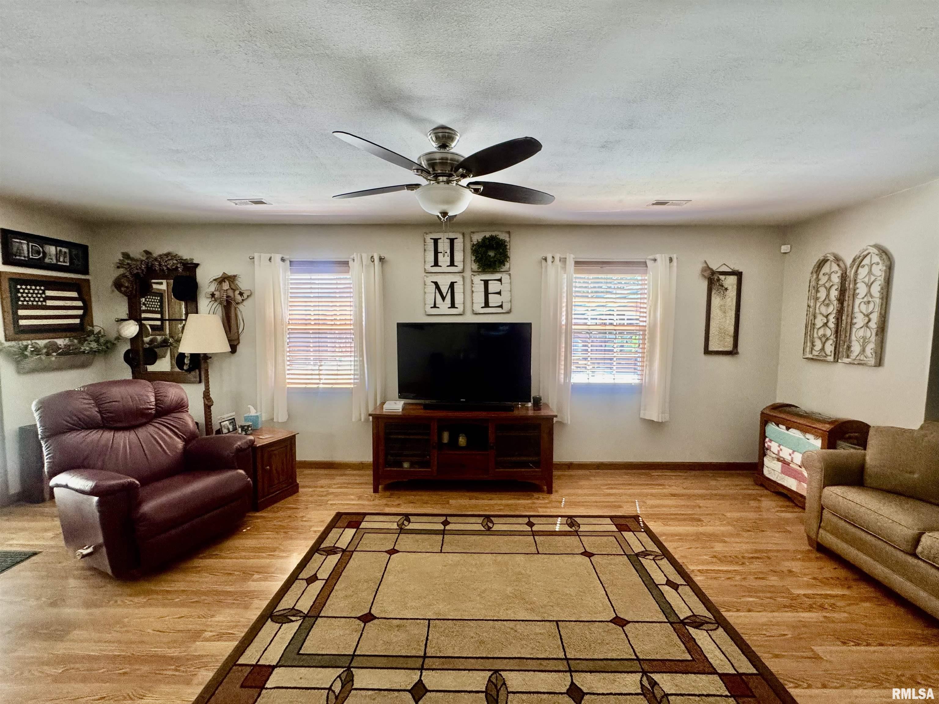 1166 Community Beach Road Centralia, IL 62801 - Photo 6 of 24