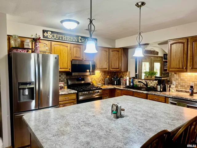 $284,000 | 1166 Community Beach Road, Centralia, IL 62801