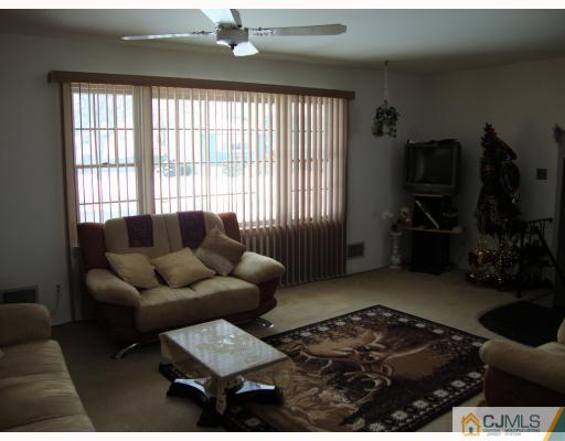 13 Brian Road Edison, NJ 08817 - Photo 3 of 10 Gallery Image 3