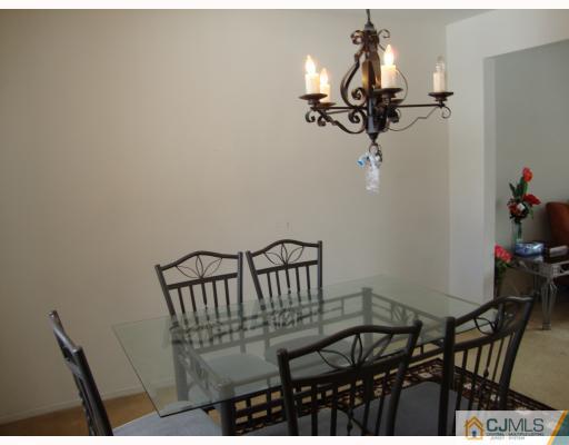 13 Brian Road Edison, NJ 08817 - Photo 5 of 10 Gallery Image 5