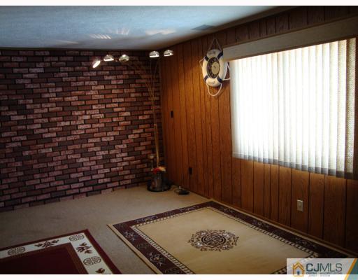13 Brian Road Edison, NJ 08817 - Photo 9 of 10 Gallery Image 9