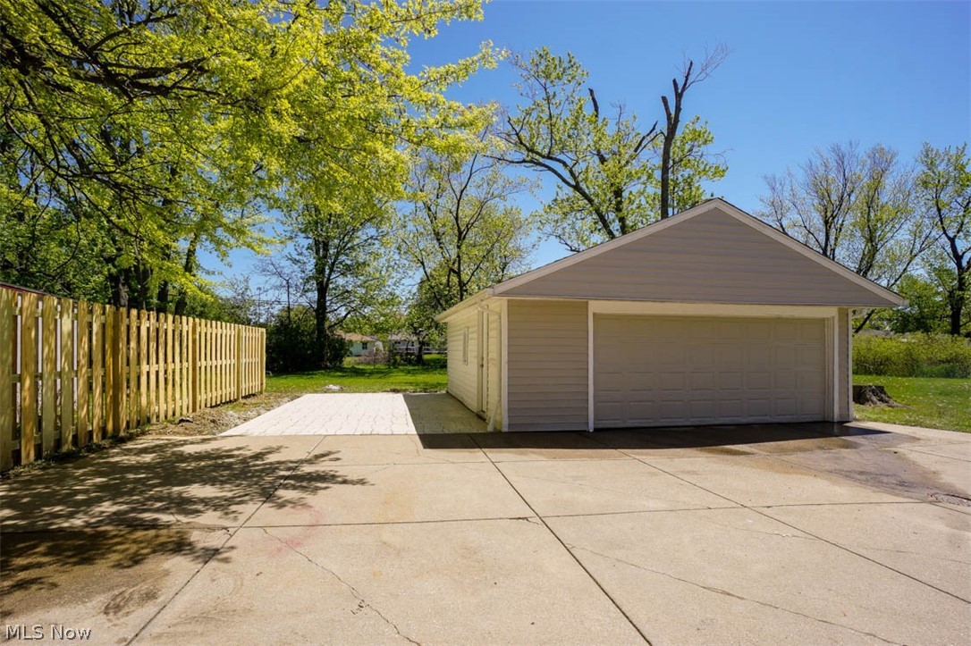 1561 Lander Road Cleveland, OH 44124 - Photo 32 of 33