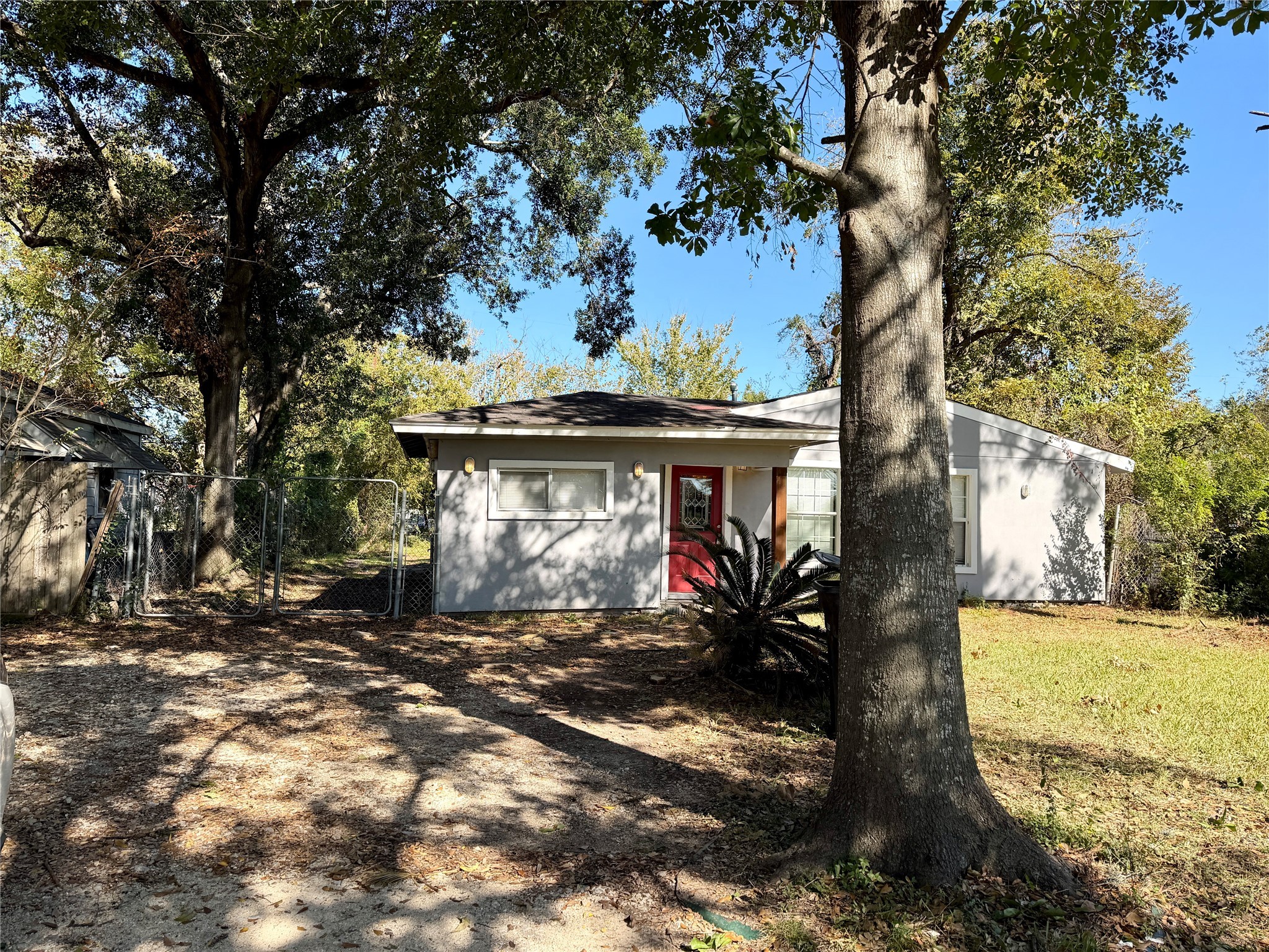 4727 Eppes Street Houston, TX 77021 - Photo 3 of 16 a view of a house with a tree back yard