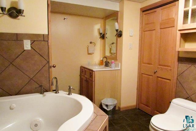 5246 Morris Thomas Road Hermantown, MN 55810 - Photo 17 of 24 Jetted tub