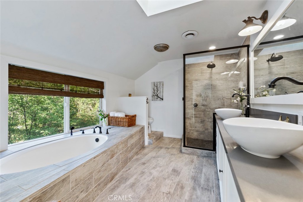 940 Highway 173 Lake Arrowhead, CA 92352 - Photo 17 of 45 a very nice looking room with a large window