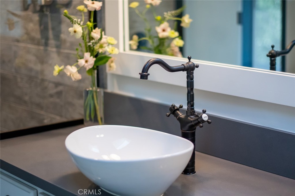 940 Highway 173 Lake Arrowhead, CA 92352 - Photo 19 of 45 a view of a bathtub in a bathroom