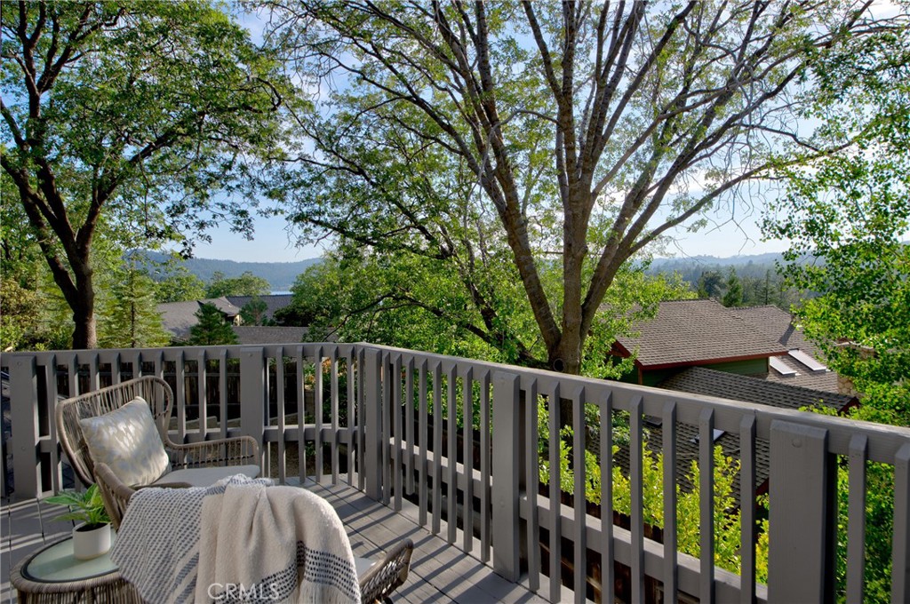 940 Highway 173 Lake Arrowhead, CA 92352 - Photo 21 of 45 a view of backyard with deck and chairs