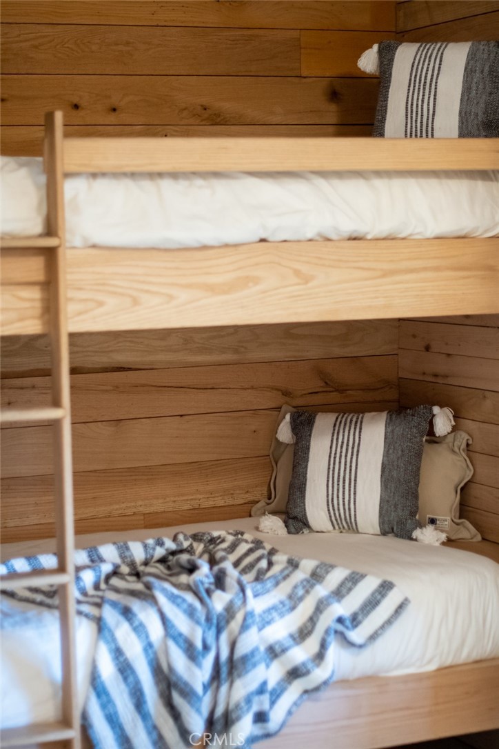 940 Highway 173 Lake Arrowhead, CA 92352 - Photo 28 of 45 a bedroom with a bed and a window