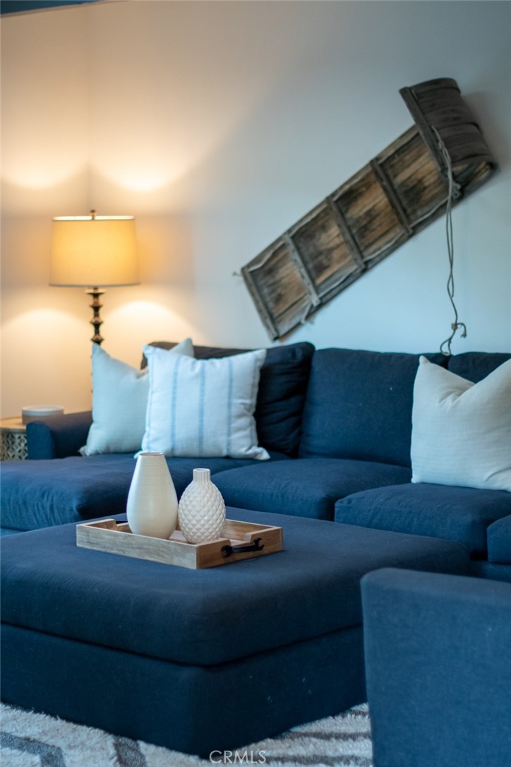 940 Highway 173 Lake Arrowhead, CA 92352 - Photo 33 of 45 a living room with furniture
