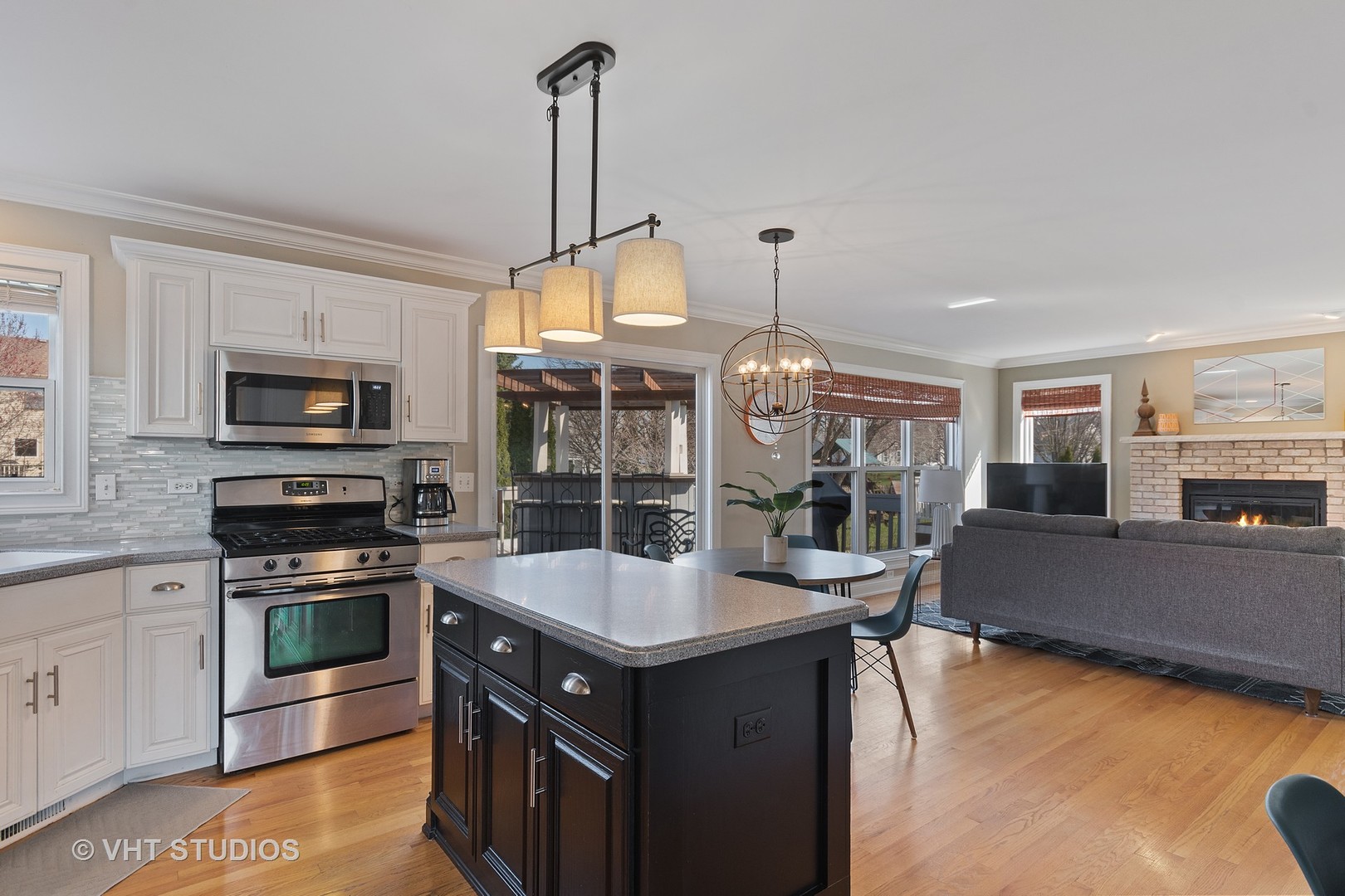 2833 Miller Road Geneva, IL 60134 - Photo 4 of 21