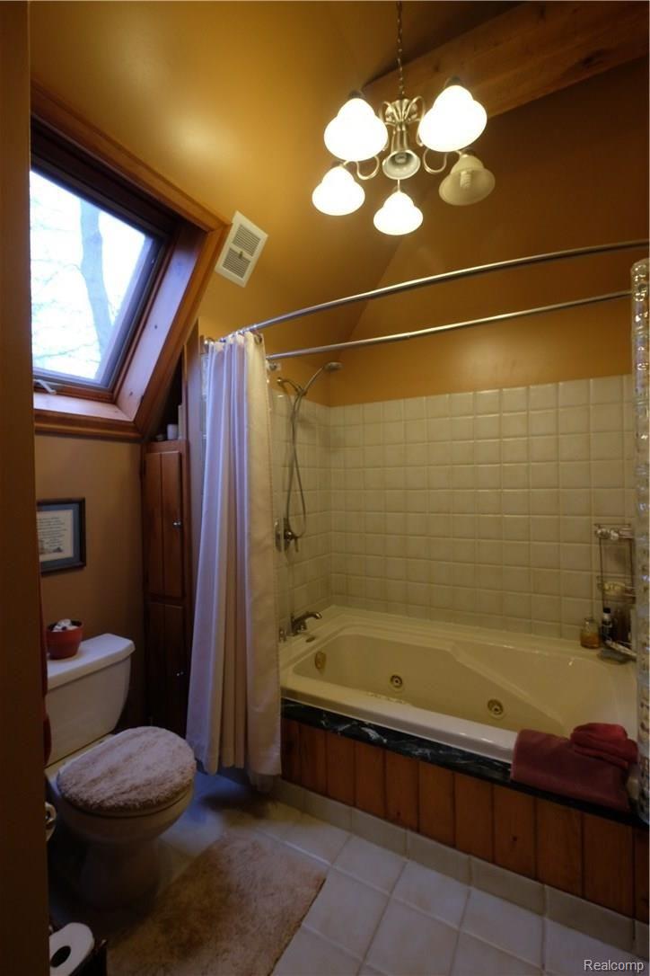 168 Moran Road Grosse Pointe, MI 48236 - Photo 24 of 37 Master suite with jetted tub