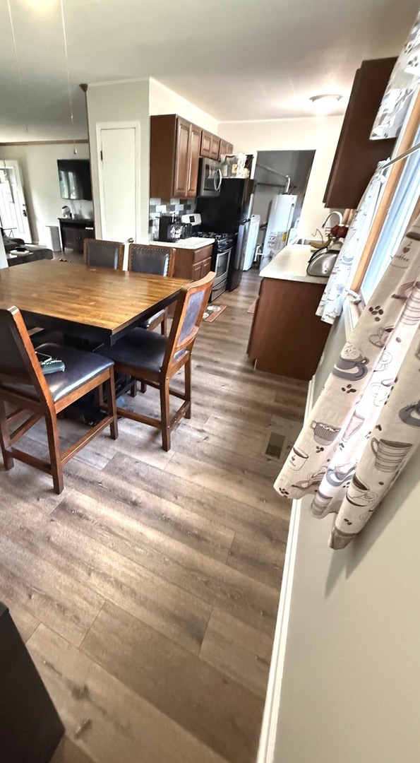 5199 Elmwood Road Oak Forest, IL 60452 - Photo 9 of 30 a room with furniture and a table